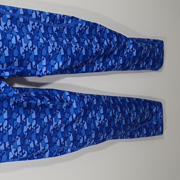 {Vineyard Vines} Blue Whale Outline Printed Performance Leggings - Large - Picture 9 of 13